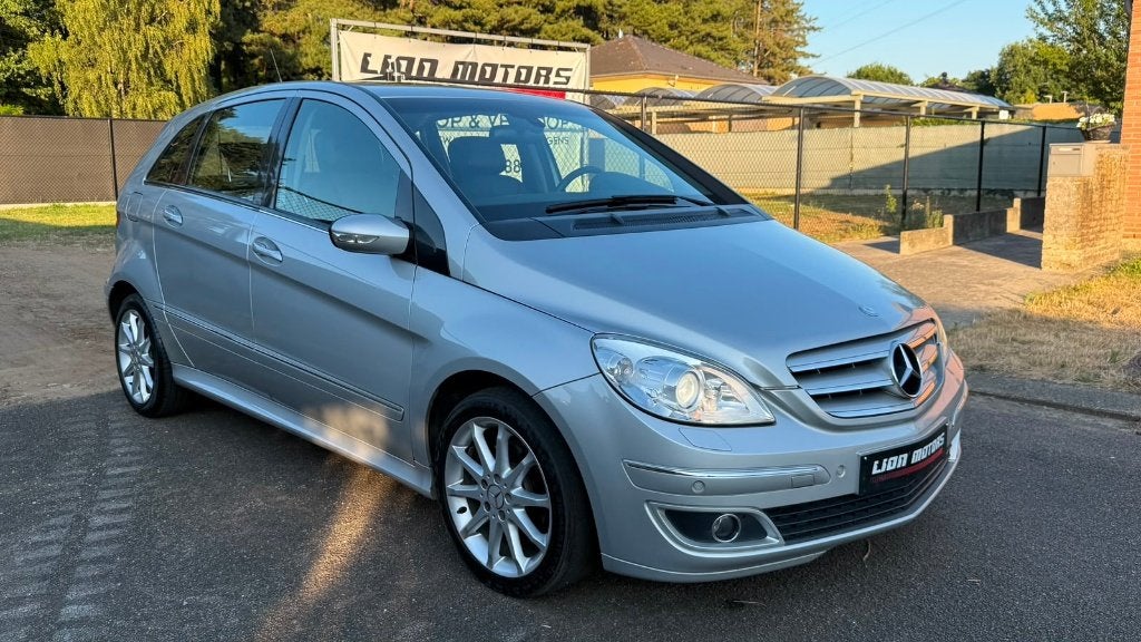 Mercedes Benz B 180 CDİ | Advantgarde - Zetelverwarming |, Auto's, Mercedes-Benz, Automaat, 109 kW, Zwart, Leder en Stof