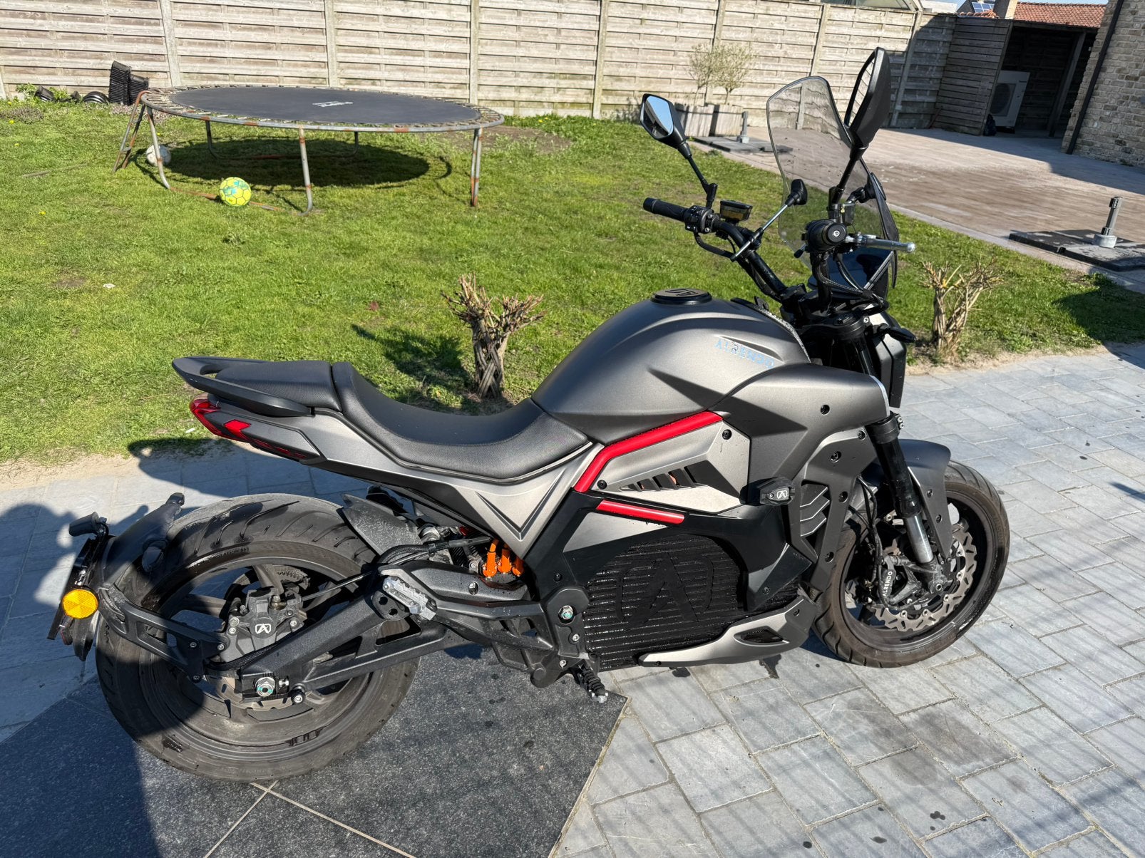 Alrendo ts bravo, Motos, Enlèvement, Utilisé