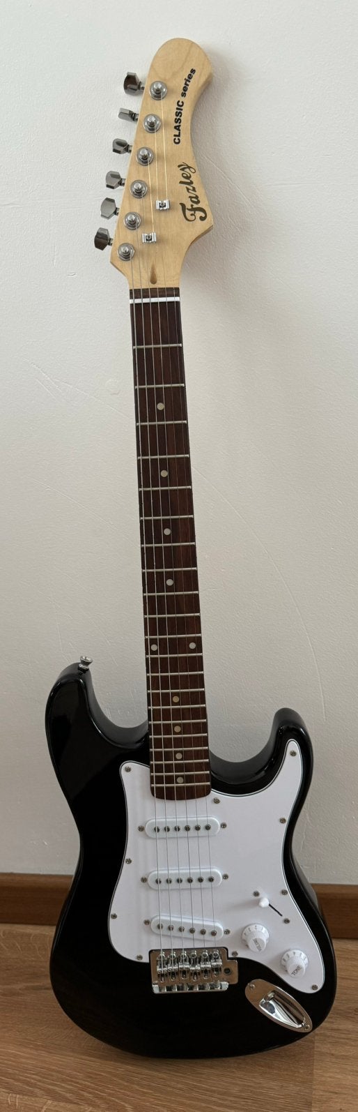 Fazley elektrische gitaar + versterker + rugtas + 5 plectrum, Ophalen, Zo goed als nieuw