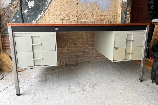 Retro bureau Mewaf, Enlèvement, Utilisé