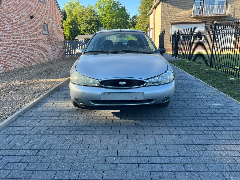 Ford Mondeo 1.8 Tdci. 66 kw bj-2000, Auto's, 4 deurs, Zwart, Mondeo, Bedrijf