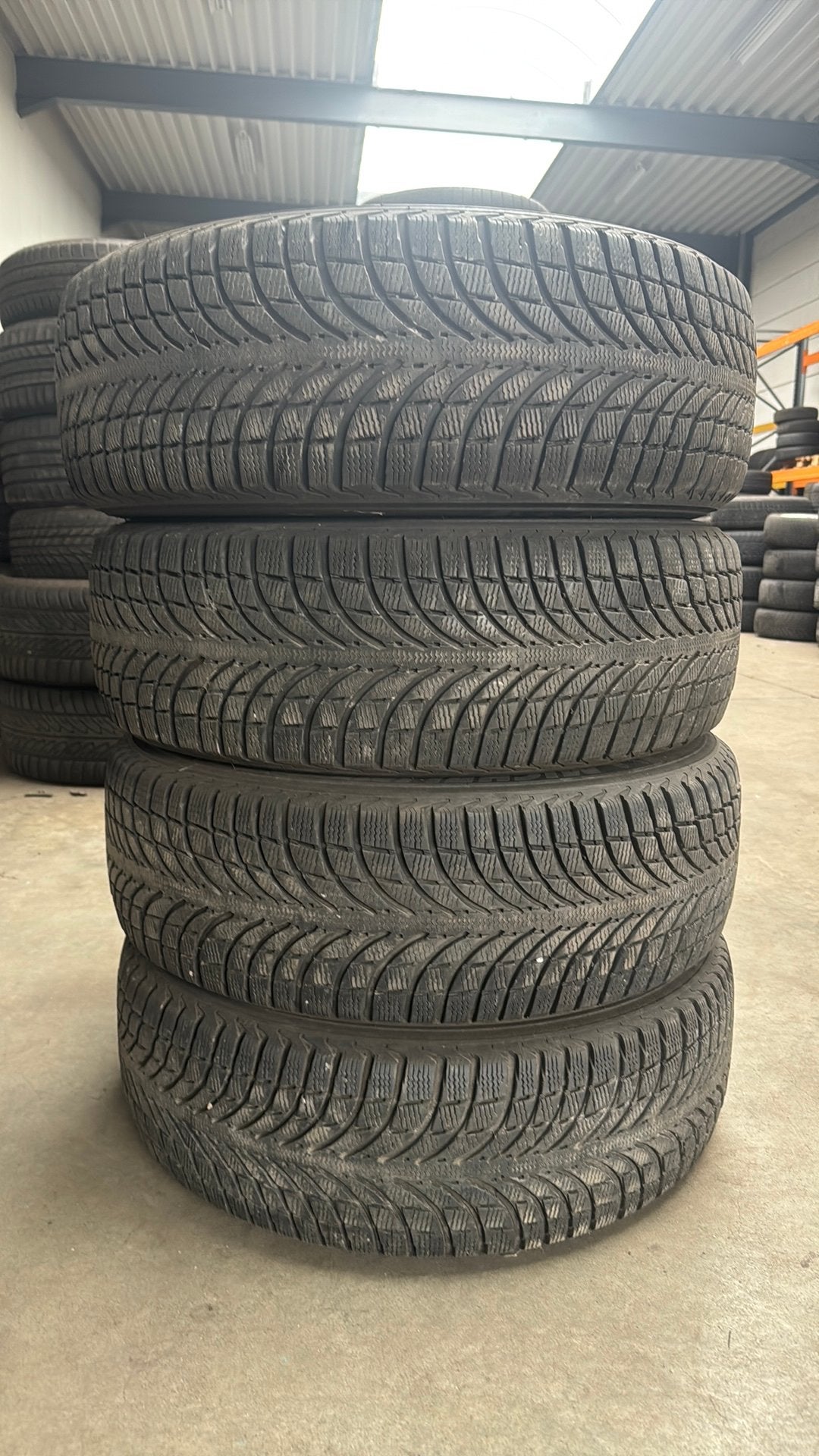 2356517 235/65/17 235/65R17 winterbanden merk Michelin, Ophalen