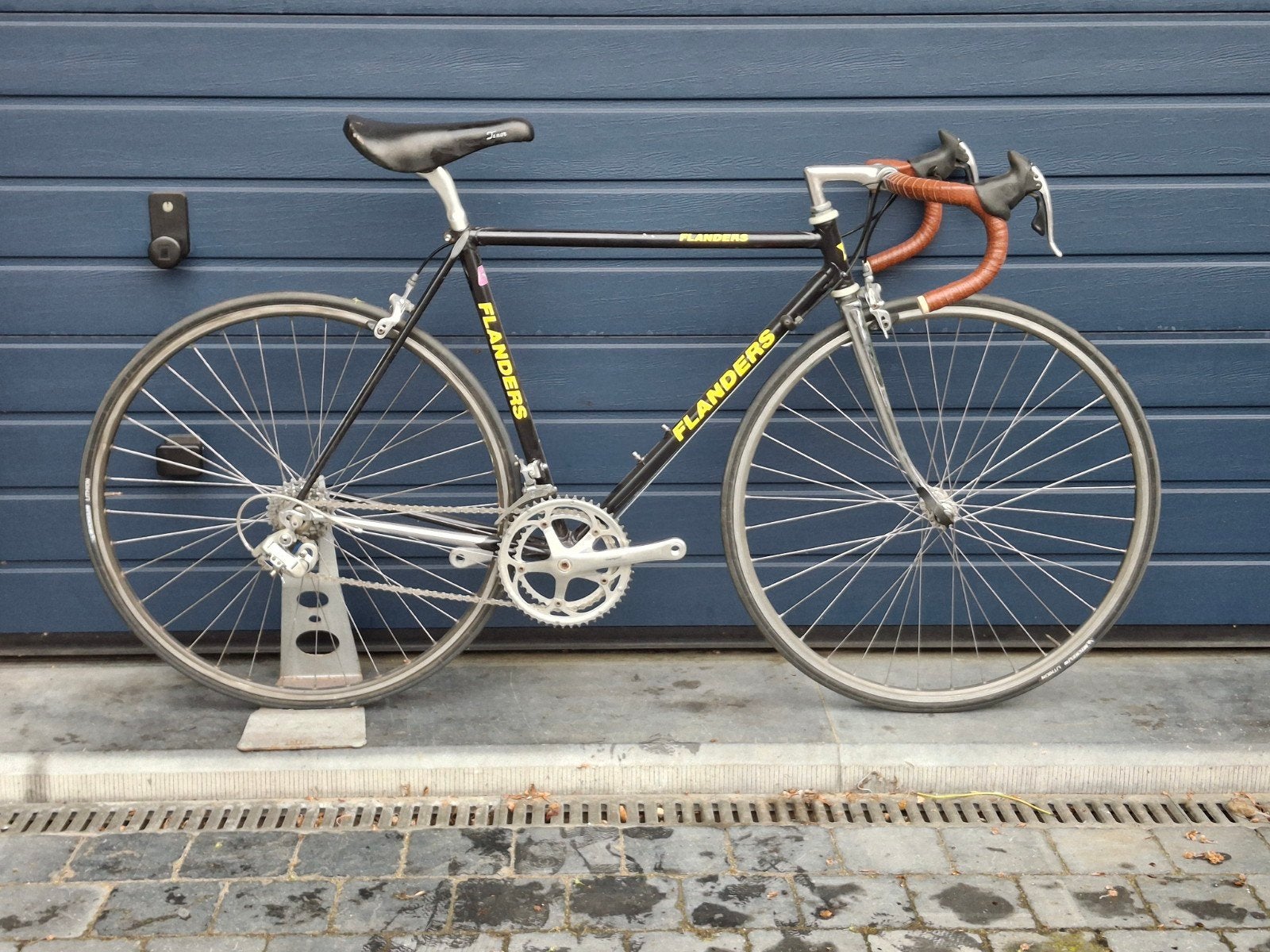 Retro koersfiets flanders, Ophalen