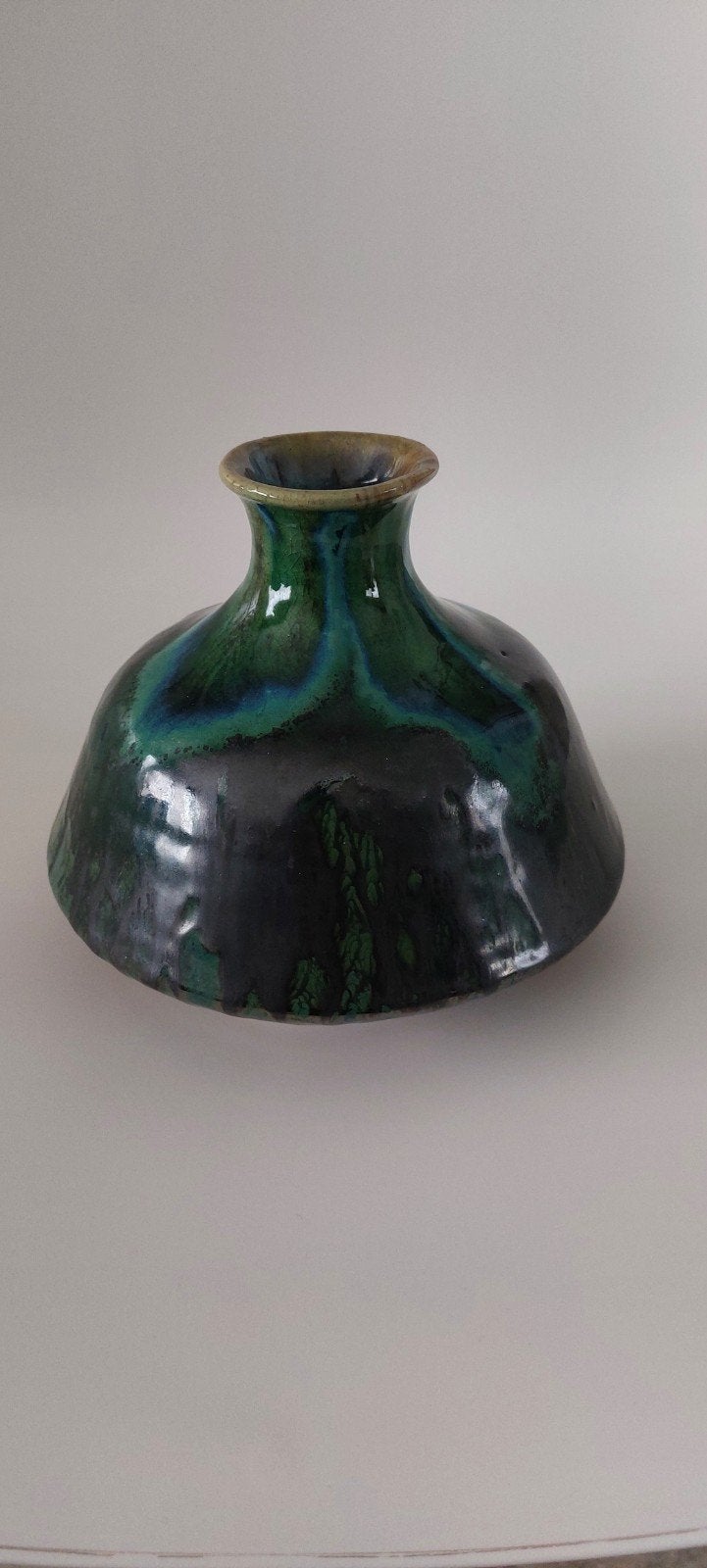 vintage groen blauw vaasje 14cm., Ophalen