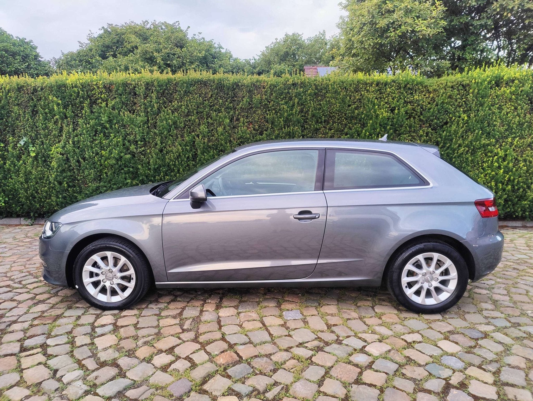 Audi A3 A3 1.6 TDi Attraction (bj 2013), Auto's, Euro 5, Gebruikt, Zwart, Te koop