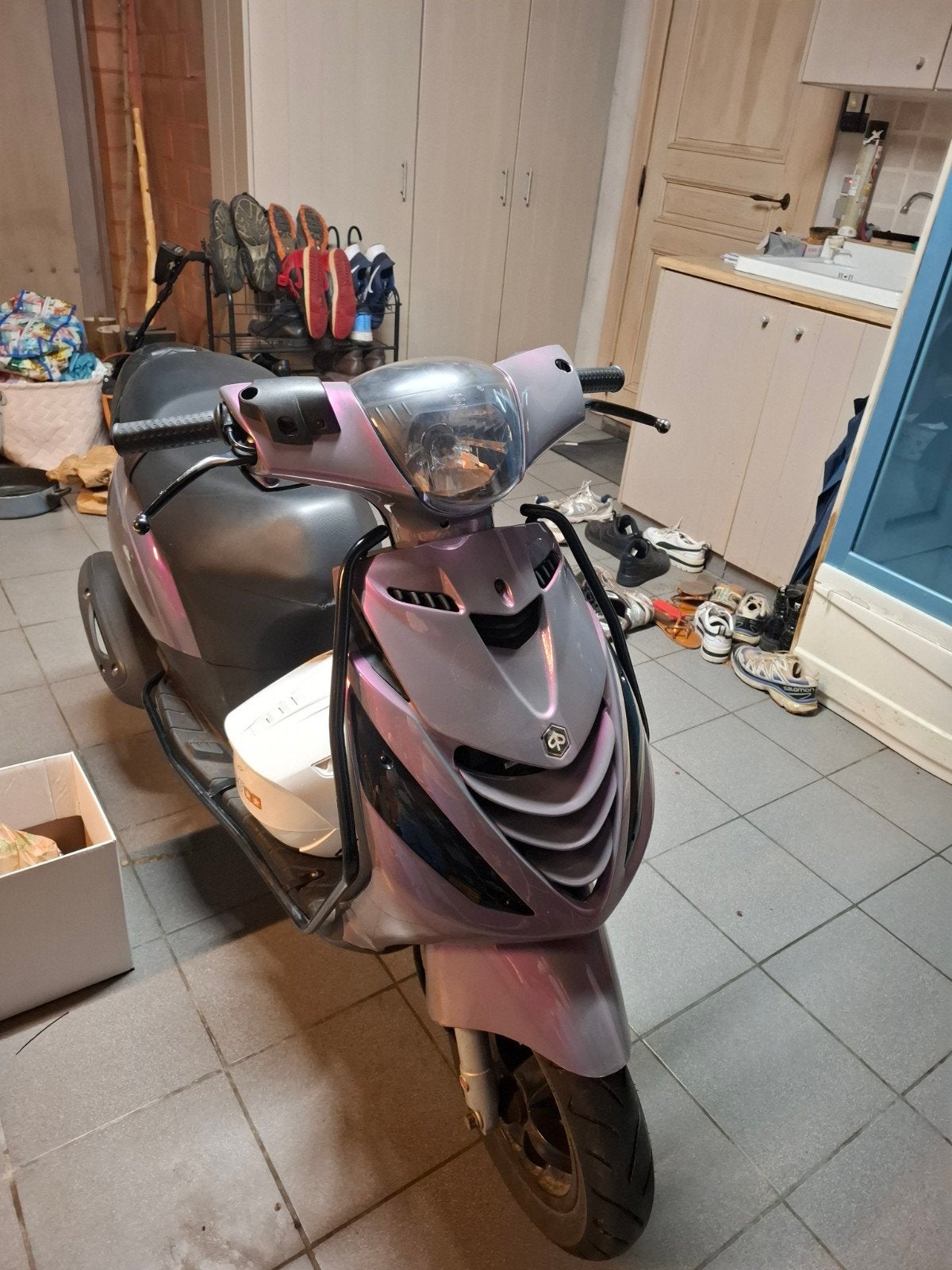 piaggio zip 4t iget e5, Bedrijf
