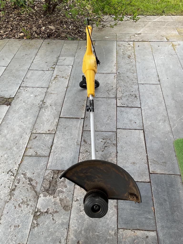 Elektrische Graskantenmaaier Powerplus, Tuin en Terras, Grastrimmers, Ophalen, Gebruikt, Powerplus garden, 10 tot 30 cm