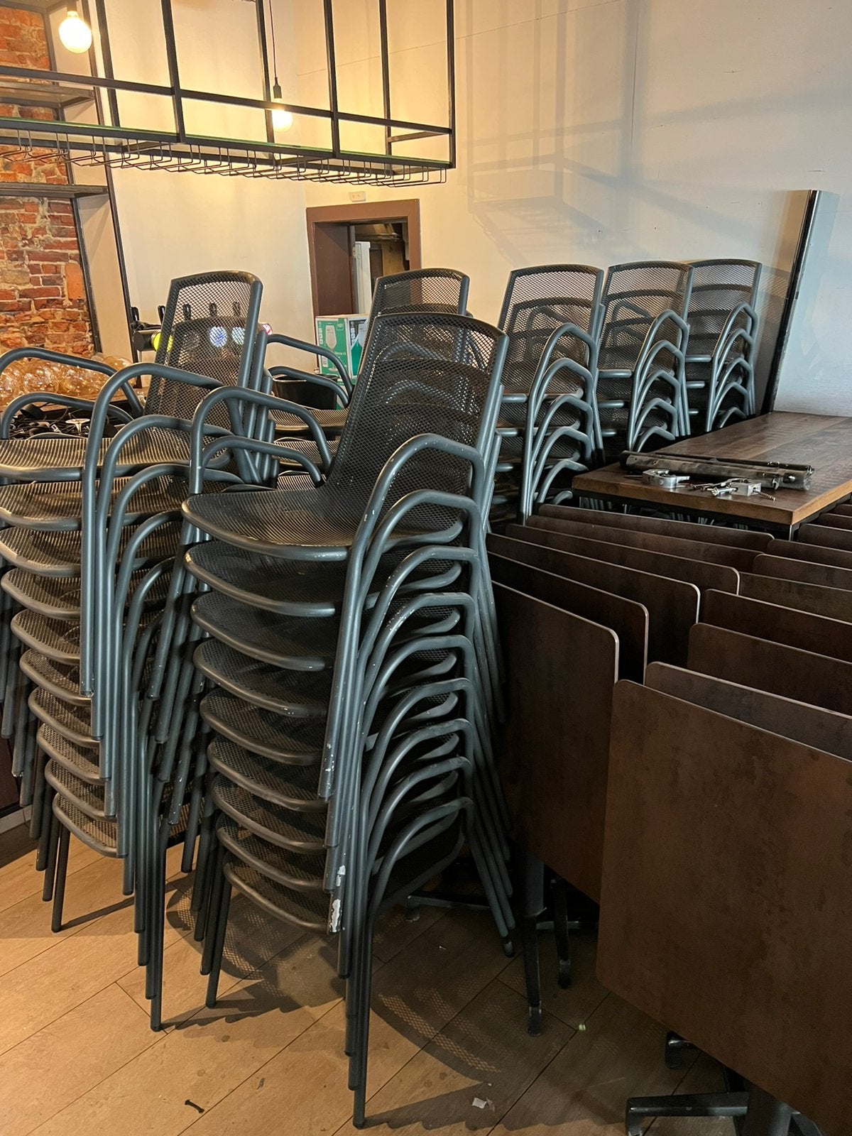 60 Terras stoelen, Ophalen
