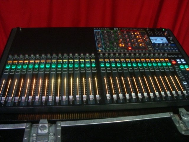 Gebruikt: Soundcraft Performer 3 digtale mixer in flightcase, Muziek en Instrumenten, Ophalen, Gebruikt, 20 kanalen of meer, Microfooningang