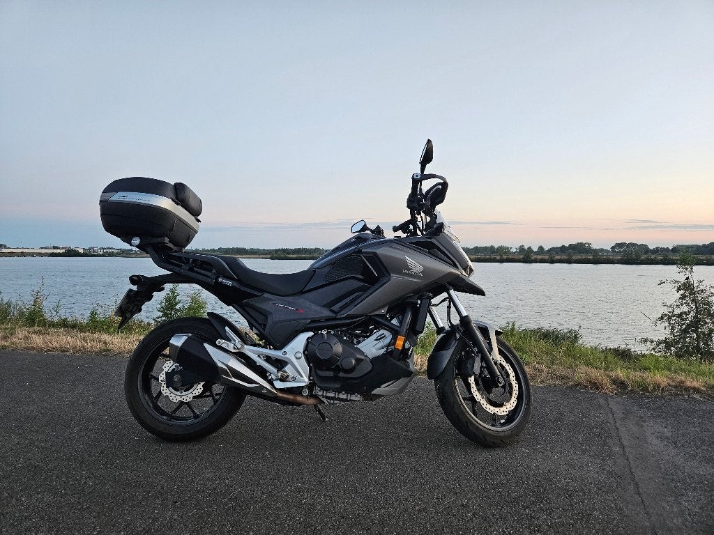 Honda NC750X ABS / Topkoffer / handverwarming, Motoren, Motoren | Honda, 2 cilinders, Occasion, 745 cc, Motorrijbewijs A