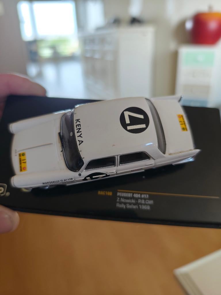 Auto retro miniatuur, Ophalen