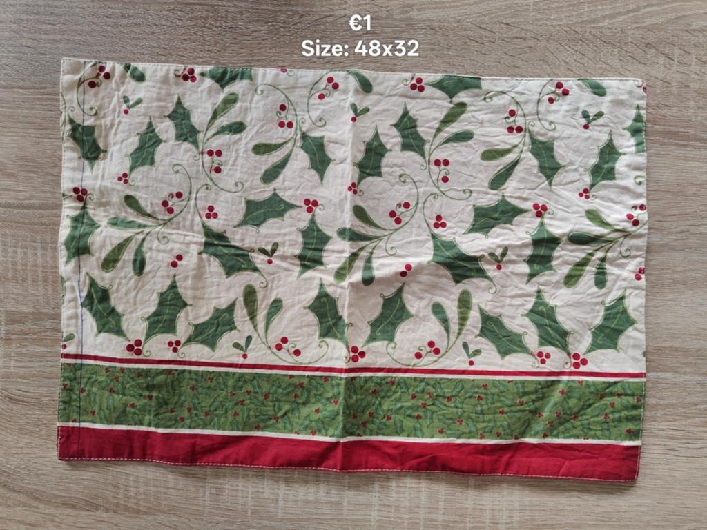 Table cloth, towels and bamboo mat, Ophalen