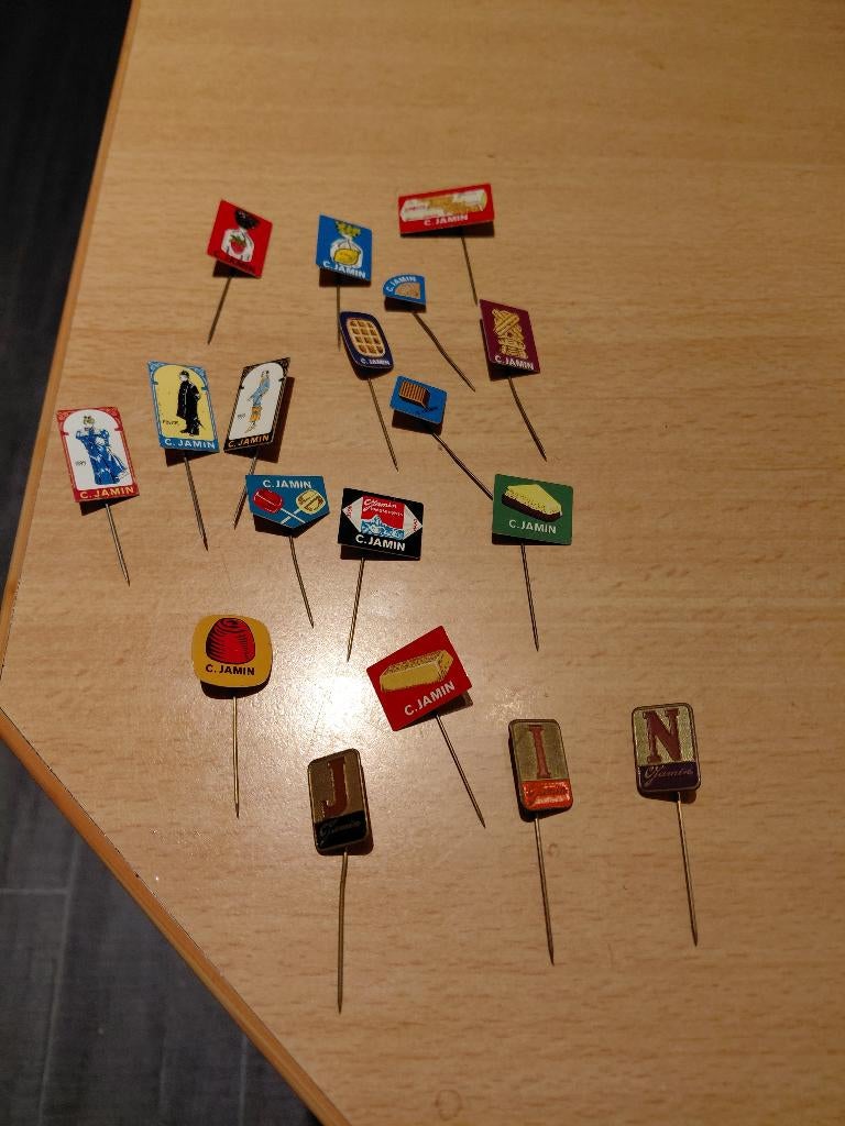 pin's broche badge c.jamin lot, Enlèvement ou Envoi, Comme neuf, Insigne ou Pin's