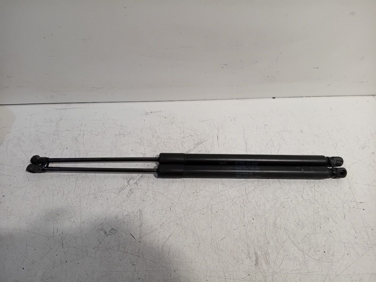 Gasdrukveerset achter Volkswagen Golf, Onderdelen@venauto.nl, Van der Ven Autorecycling B.V., Gebruikt, Ettenseweg 76, 4706 PB Roosendaal, The Netherlands