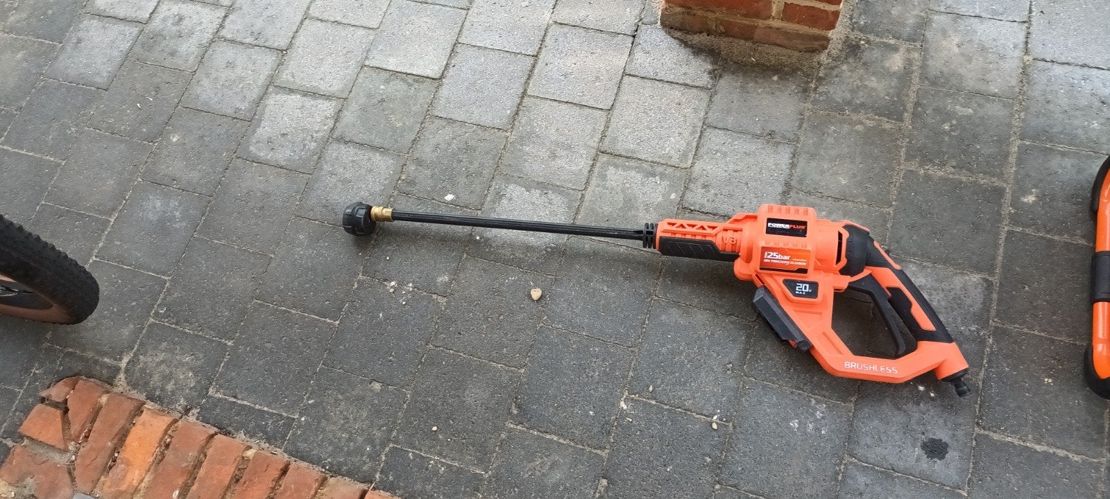 Powerplus hogedruk pistool op batterij, Ophalen