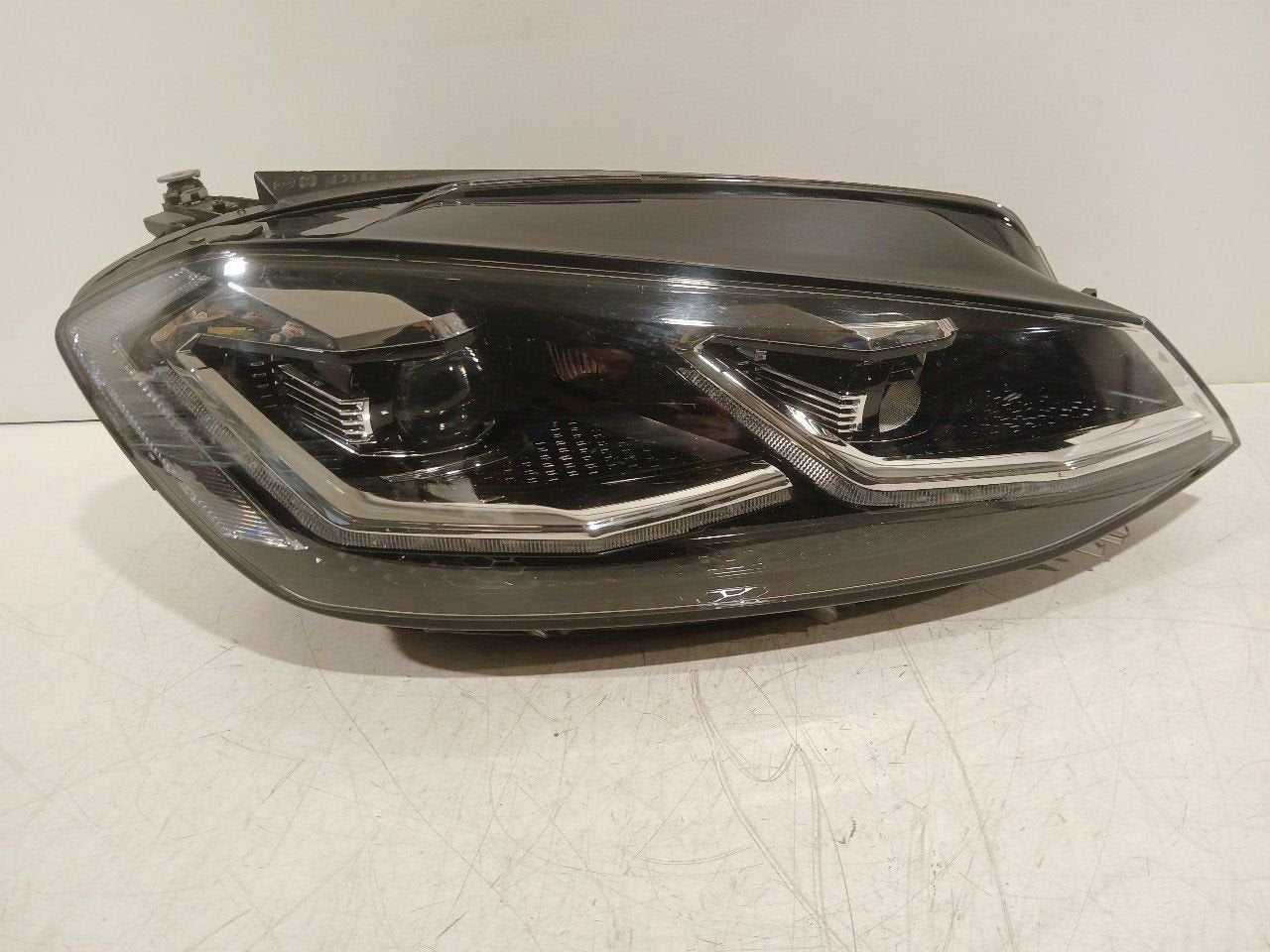 Koplamp rechts Volkswagen Golf, Onderdelen@venauto.nl, Van der Ven Autorecycling B.V., Gebruikt, Ettenseweg 76, 4706 PB Roosendaal, The Netherlands