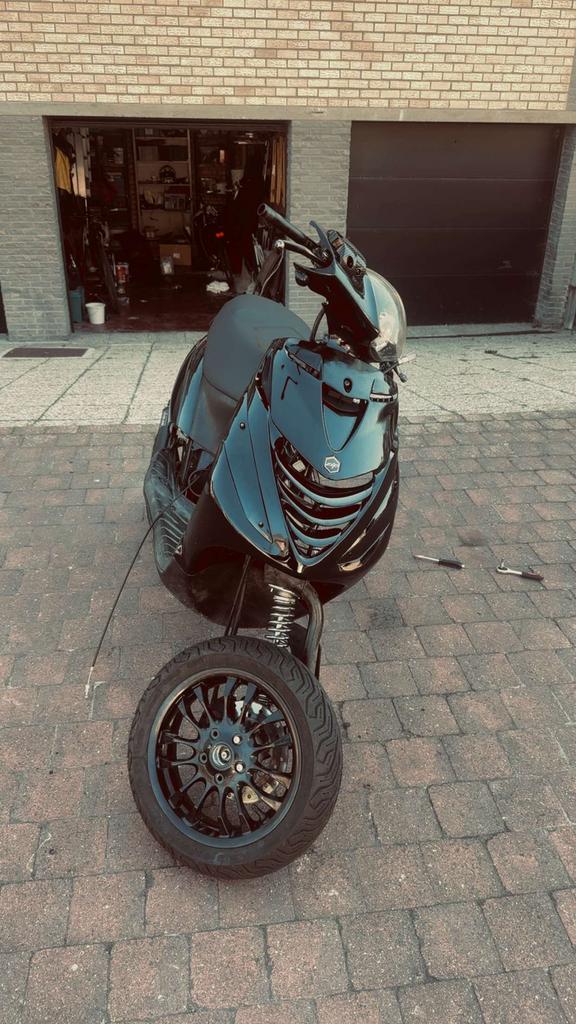 Piaggio zip zwart custom, Enlèvement, Comme neuf, Zip