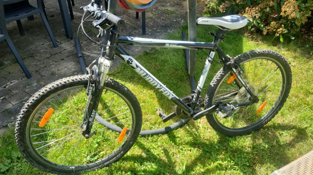 Muddyfox zwarte tienerfiets, Fietsen en Brommers, Fietsen | Mountainbikes en ATB, Gebruikt, Hardtail, Ophalen, Overige merken