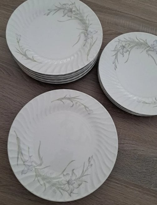 Servies met bloemetjes, Ophalen, Zo goed als nieuw, Bord(en)