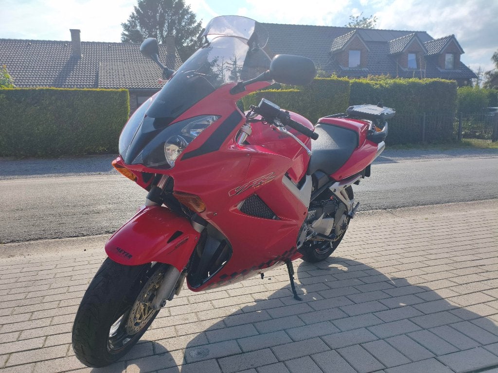 Honda VFR800 VTEC ABS de 2003, Motos, Motos | Honda, Particulier, Tourisme, plus de 35 kW, 4 cylindres, ABS, Amortisseurs réglables électroniquement