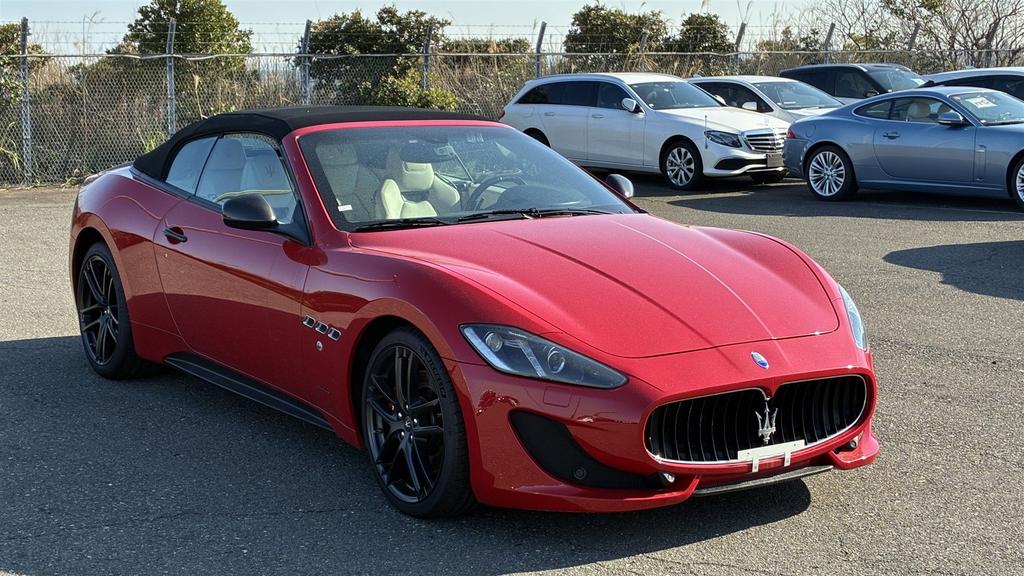 Maserati GranCabrio Sport 4.7L 2015 Uniek & Mooi (BTW AUTO), Auto's, Automaat, Cabriolet, Bedrijf, Grijs