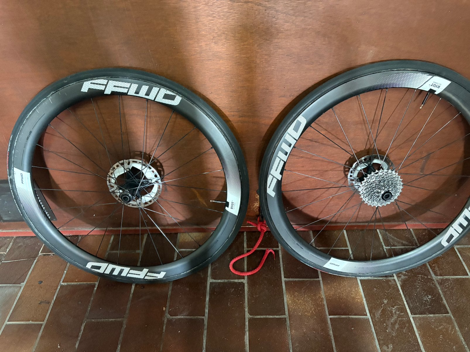 FFWD F4R tubewielen, Enlèvement, Comme neuf