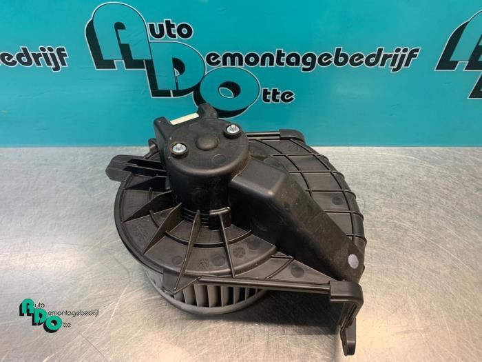 Kachel Ventilatiemotor van een Renault Kangoo (Kangoo 2 08-), Gebruikt, -, Renault, -