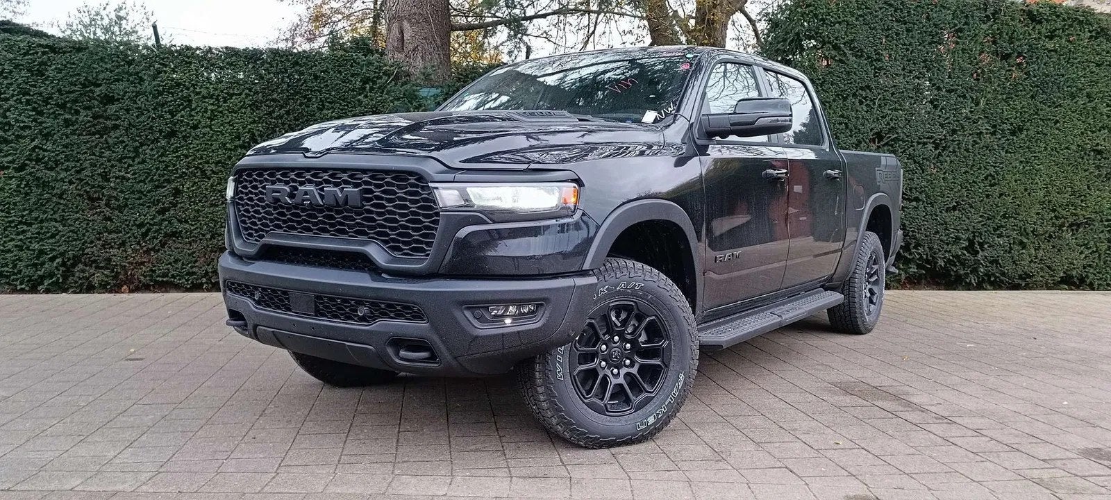 Dodge Ram Rebel Night Premium €68.900,- excl btw., Auto's, Automaat, Overige modellen, Zwart, Leder
