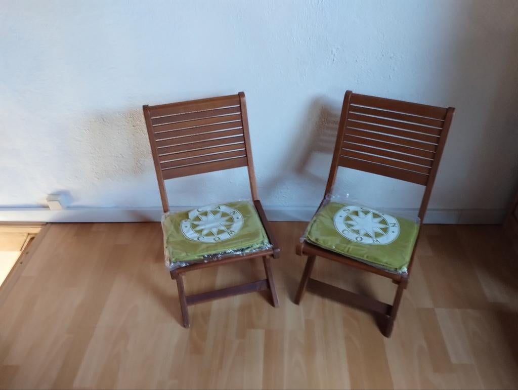 Twee houten kinderklapstoeltjes, Kinderen en Baby's, Kinderkamer | Overige Meubels, Ophalen
