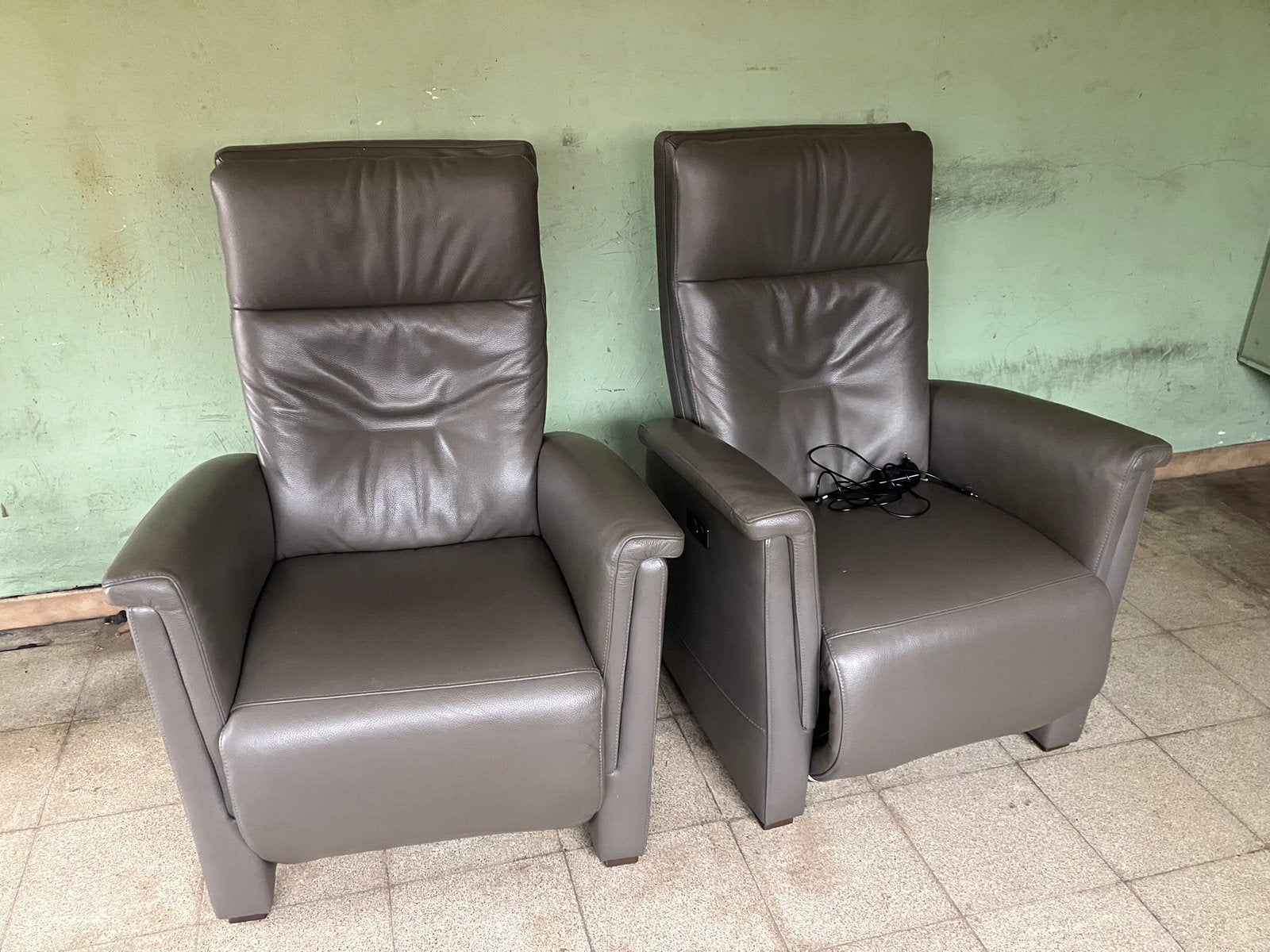 2 fauteuils inclinables électriques DORAN en cuir : Larridon, Enlèvement, Comme neuf