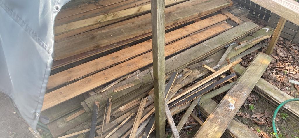 Gratis allerlei planken en stookhout, Ophalen, Zo goed als nieuw