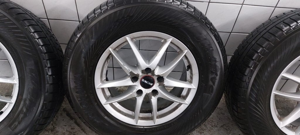 3 Jantes avec pneus TOYOTA RAV-4, Pneus et Jantes, Pneus hiver, 16 pouces, Enlèvement