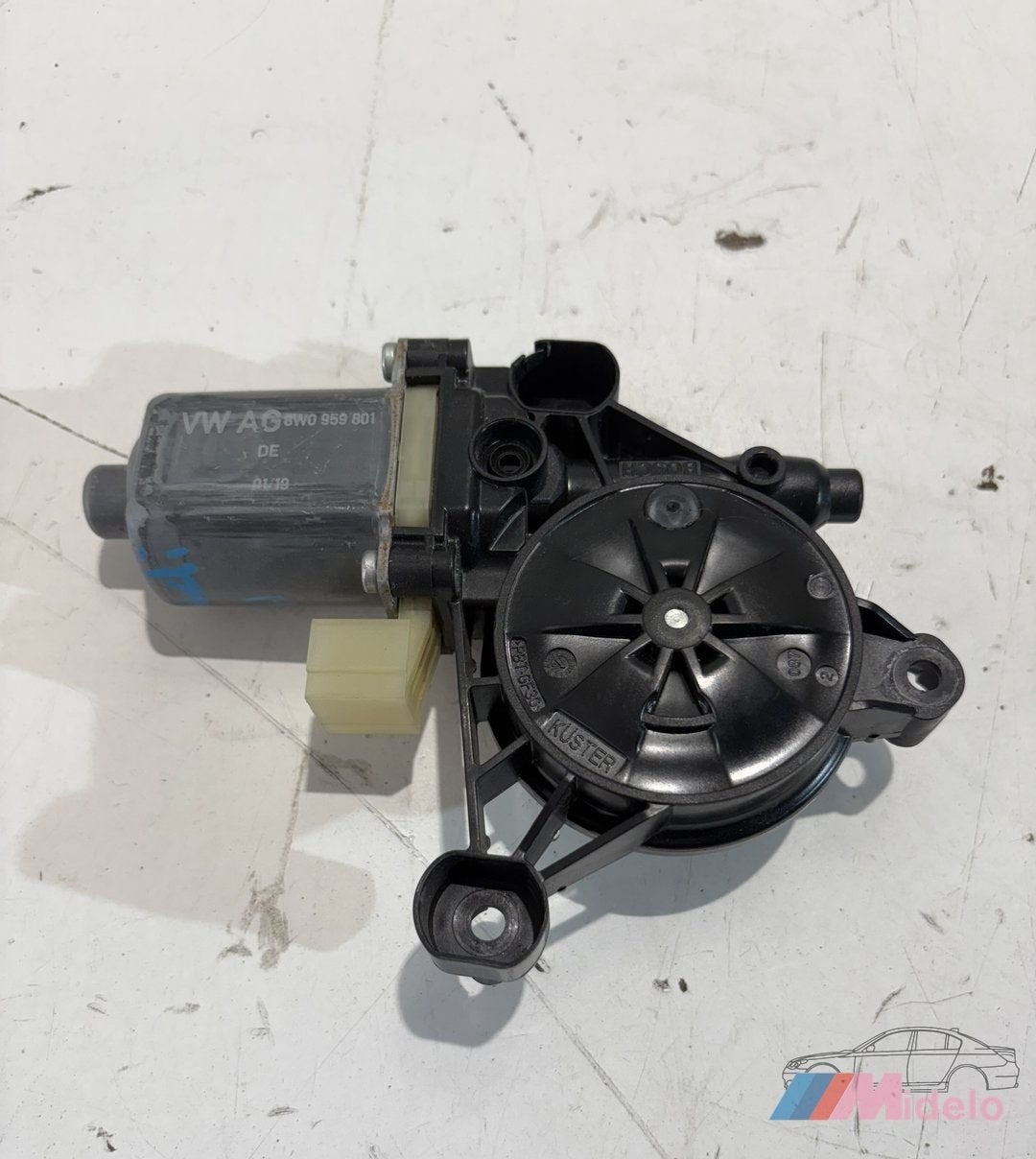 AUDI A4 AVANT RAAMMOTOR LINKS VOOR 8W0959801, -, Audi, Utilisé, -