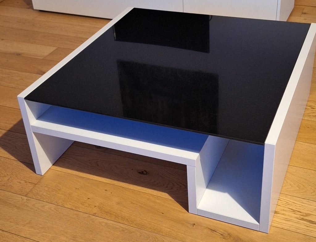 Arte M - witte en zwarte woonkamertafel met glazen blad, Ophalen, Gebruikt, 50 tot 100 cm, Vierkant