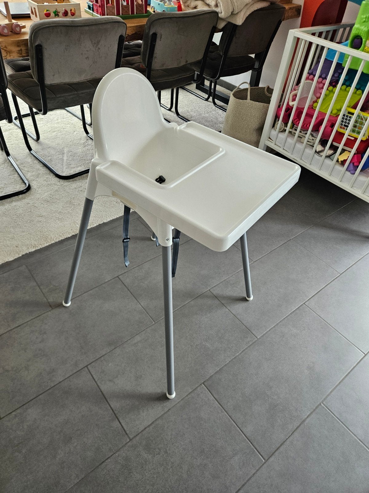 ikea kinderzitje, Enlèvement