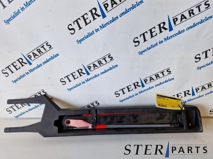 Triangle de présignalisation d'un Mercedes C-Klasse, 3 mois de garantie, Utilisé, -, -