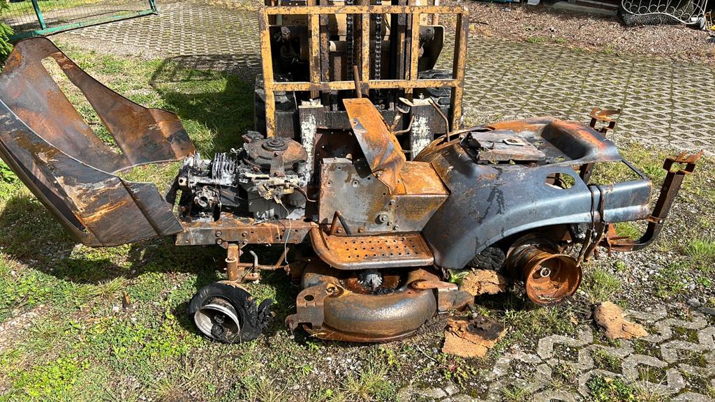 Husqvarna gazonmaaier cth191 voor onderdelen, Tuin en Terras, Zitmaaiers, Ophalen, Zo goed als nieuw