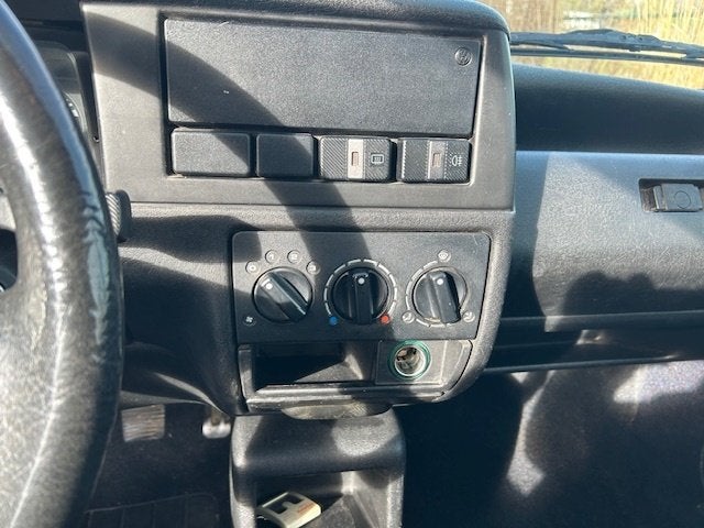 Oldtimer VW Polo Coupé 1.0 benzine 158000km met schuifdak, foto 8