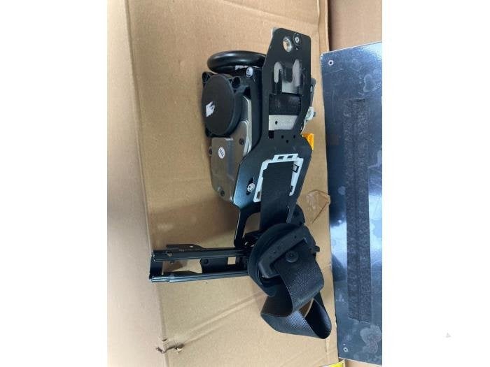 Tendeur de ceinture droit d'un Mercedes C-Klasse, Autos : Pièces & Accessoires, Habitacle & Garnissage, Mercedes-Benz, Utilisé