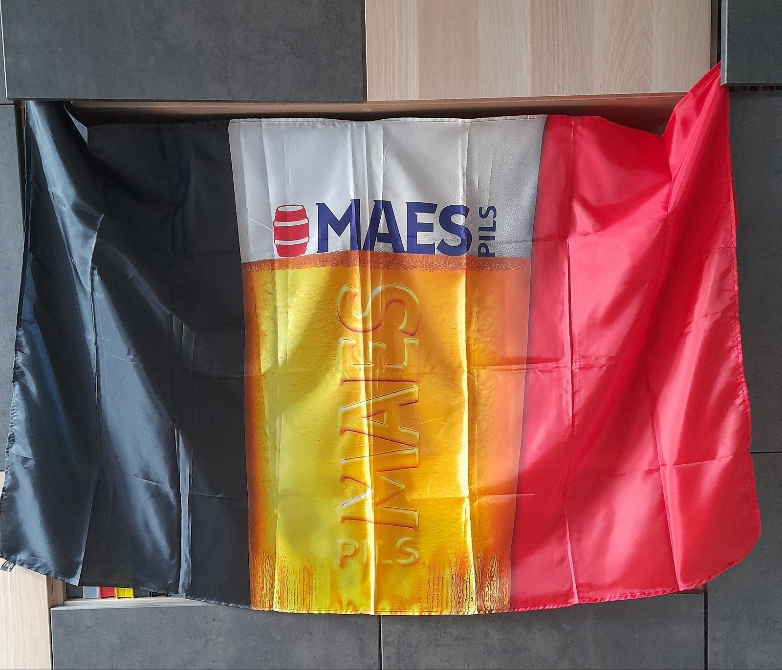 Belgische vlag (Maes-promotie), Diversen, Vlaggen en Wimpels, Ophalen of Verzenden, Zo goed als nieuw