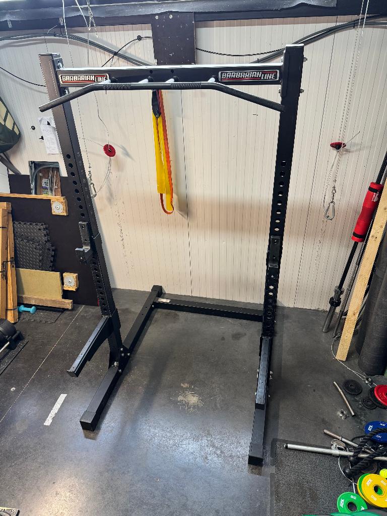 Stevig Barbarian Line Squat Rack (ATX) + Spotters & J-Hooks, Sport en Fitness, Ophalen, Benen, Gebruikt, Krachtstation