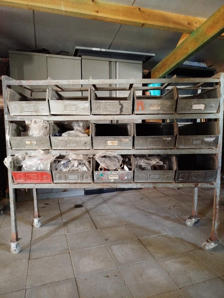 Magazijn bakken op rek, Ophalen, Gebruikt