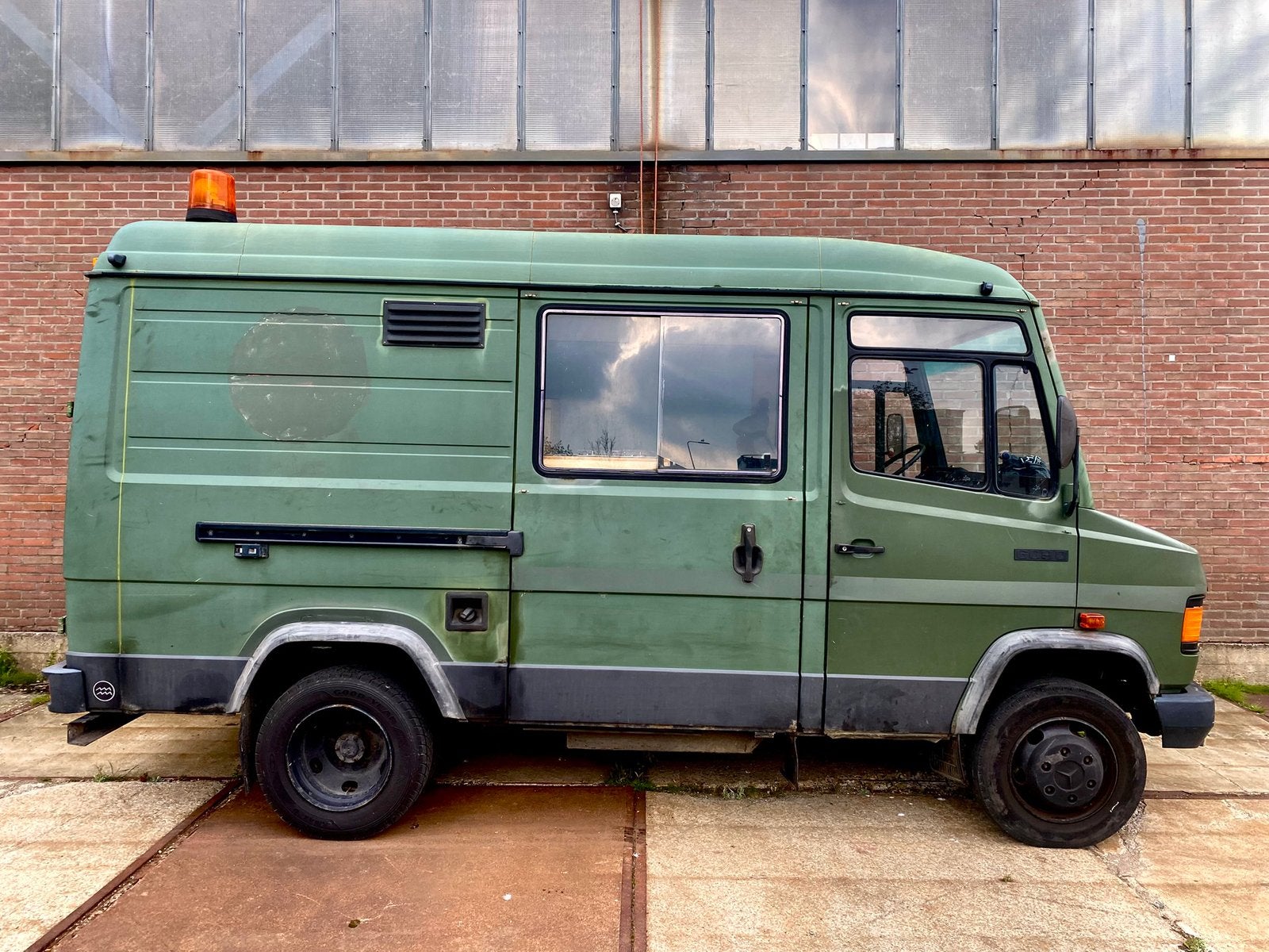 Mercedes 609d-ka buscamper 140pk, Bluetooth, Achterwielaandrijving, 4 cilinders, 4000 cc