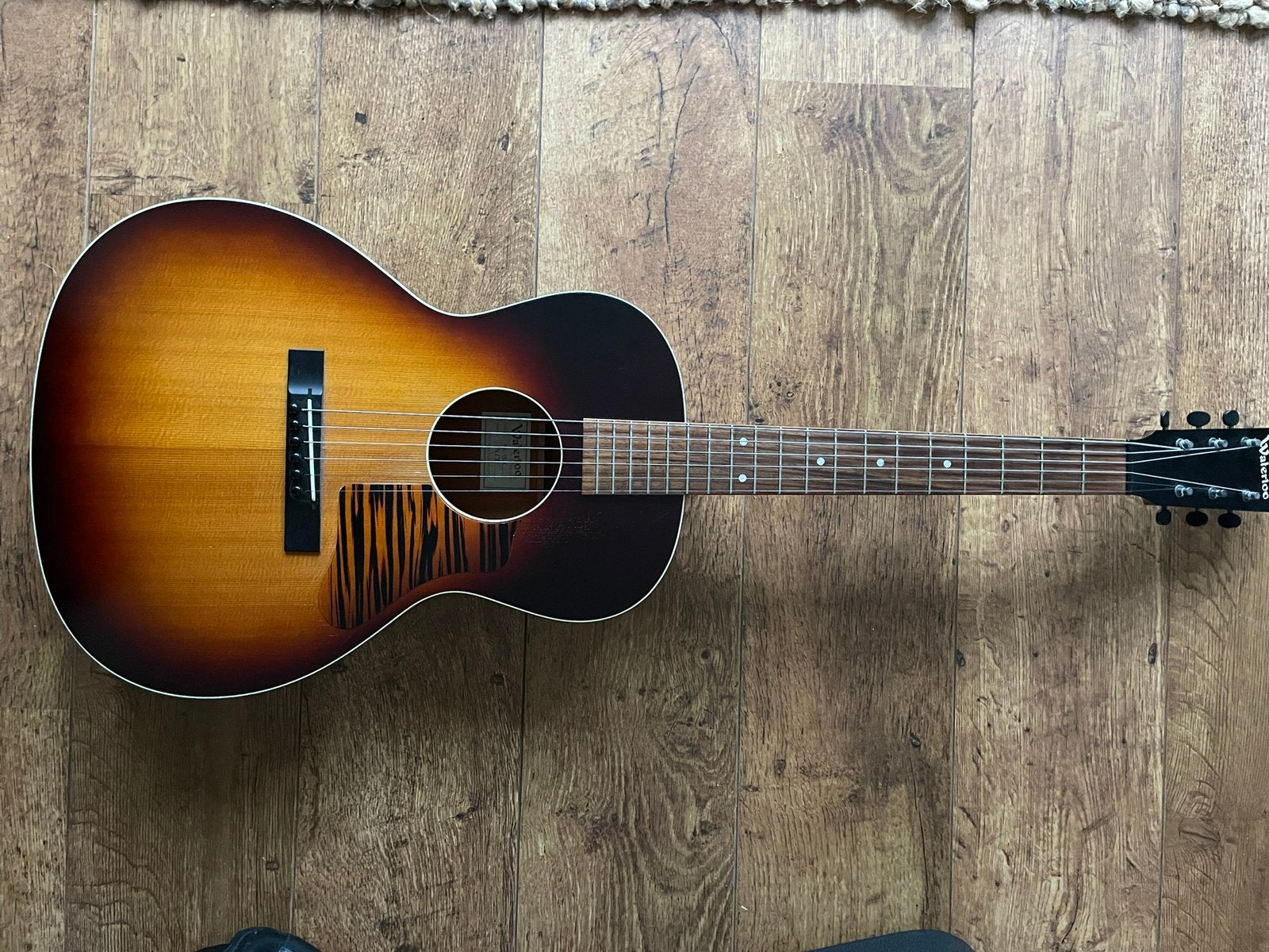 Waterloo WL-14X, Musique & Instruments, Enlèvement ou Envoi, Utilisé, Guitare Western ou Guitare Folk, Avec valise