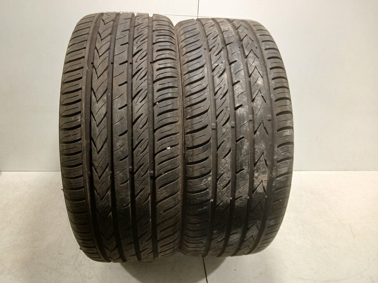 Bandenset 2 stuks Zomer 215 45 R17, Auto-onderdelen, Onderdelen@venauto.nl, Van der Ven Autorecycling B.V., Ettenseweg 76, 4706 PB Roosendaal, The Netherlands
