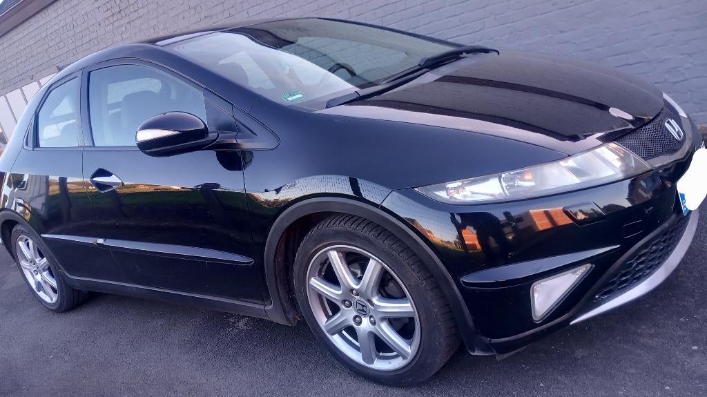 Full option! 1.8vtec Honda Civic automaat, Auto's, Honda, Zwart, 4 cilinders, Parkeersensor, Zwart