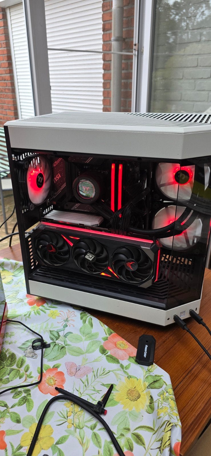 hyte y 60 case , zonder gpu of ram  930 euro nieuw waarde., Comme neuf, 4 Ghz ou plus, Enlèvement, SSD