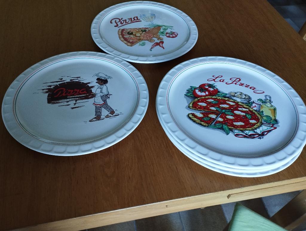 lot de 5 assiettes à pizza décorées, Maison & Meubles, Enlèvement, Comme neuf, Autres matériaux, Assiettes(s)