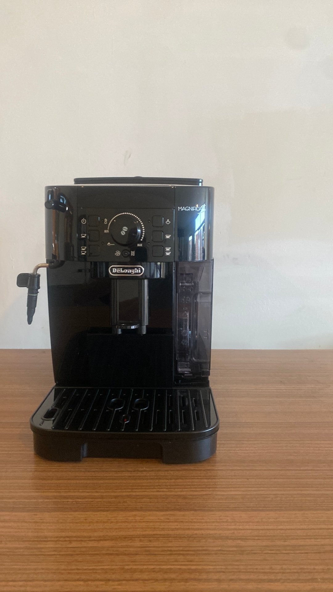 De’Longhi Magnifica S volautomatische koffiemachine –, Elektronische apparatuur, Stoompijpje, Koffiemachine, Zo goed als nieuw