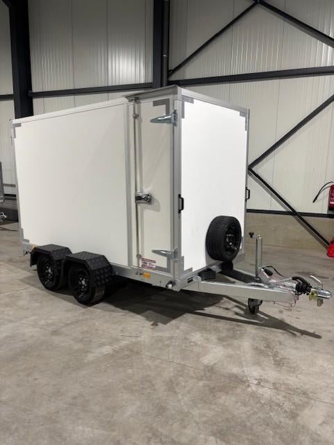 geremd gesloten aanhangwagen, Ophalen, Nieuw